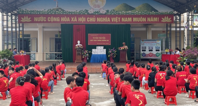 Ngày 20/9/2022 nhà trường kết hợp Trạm giao thông Vĩnh Tuy .Tuyên truyền luật giao thông đường bộ